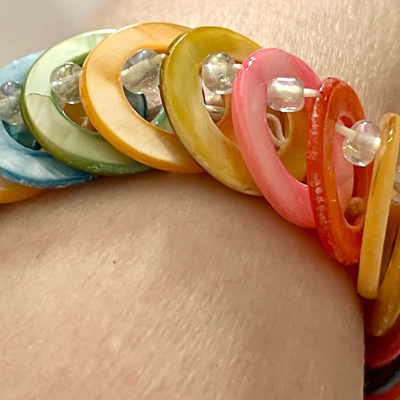 Shell rainbow of colors circular elastic EUC bracelet jewelry - Picture 9 of 17